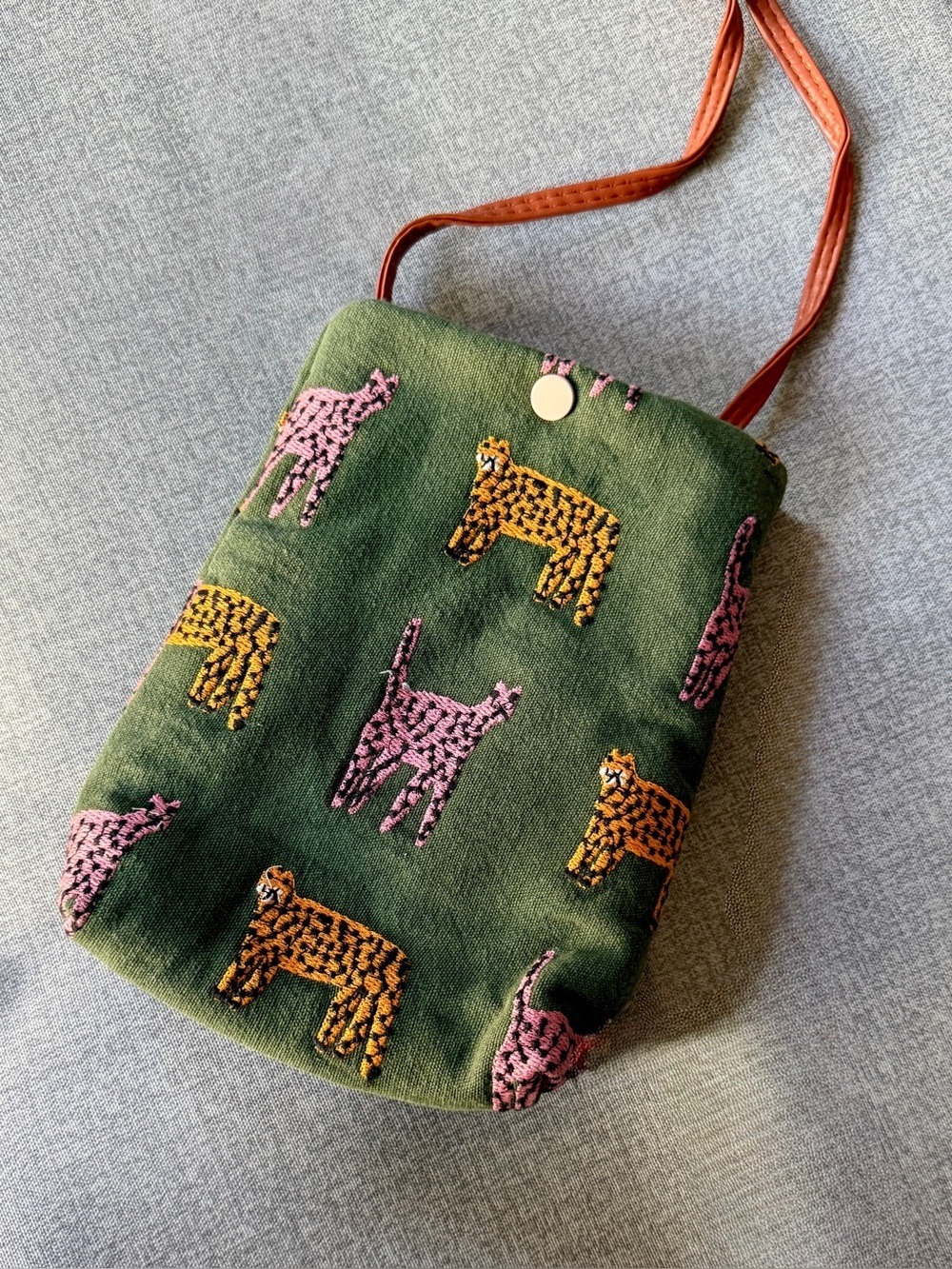 PURRFECT GIFT! Green Canvas Pink & Orange Cat Embroidered Crossbody Bag | NWT - Picture 4 of 9